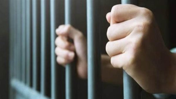 استمرار حبس شخص لاتهامه بالاتجار في النقد الأجنبي بحلوان