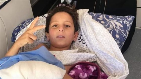 الطفل الفلسطيني المصاب عبد الله كحيل يصل معبر رفح لتلقي العلاج في مصر