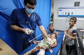 قوات الاحتلال تتخذ النازحين دروعا بشرية داخل مستشفى الشفاء 