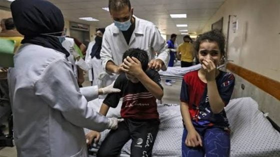 قوات الاحتلال تتخذ النازحين دروعا بشرية داخل مستشفى الشفاء