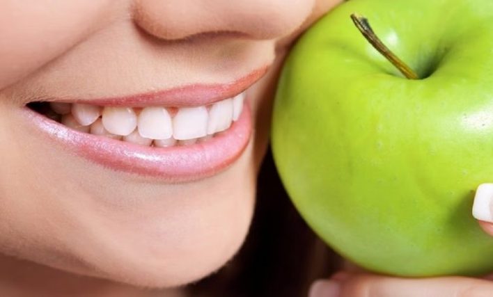 أطعمة ومشروبات تحافظ على أسنانك وتجعلها قوية